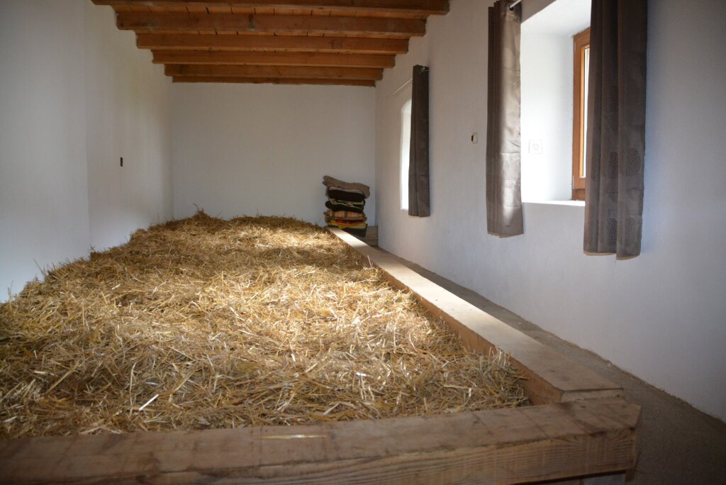 Dortoir dans la paille.
