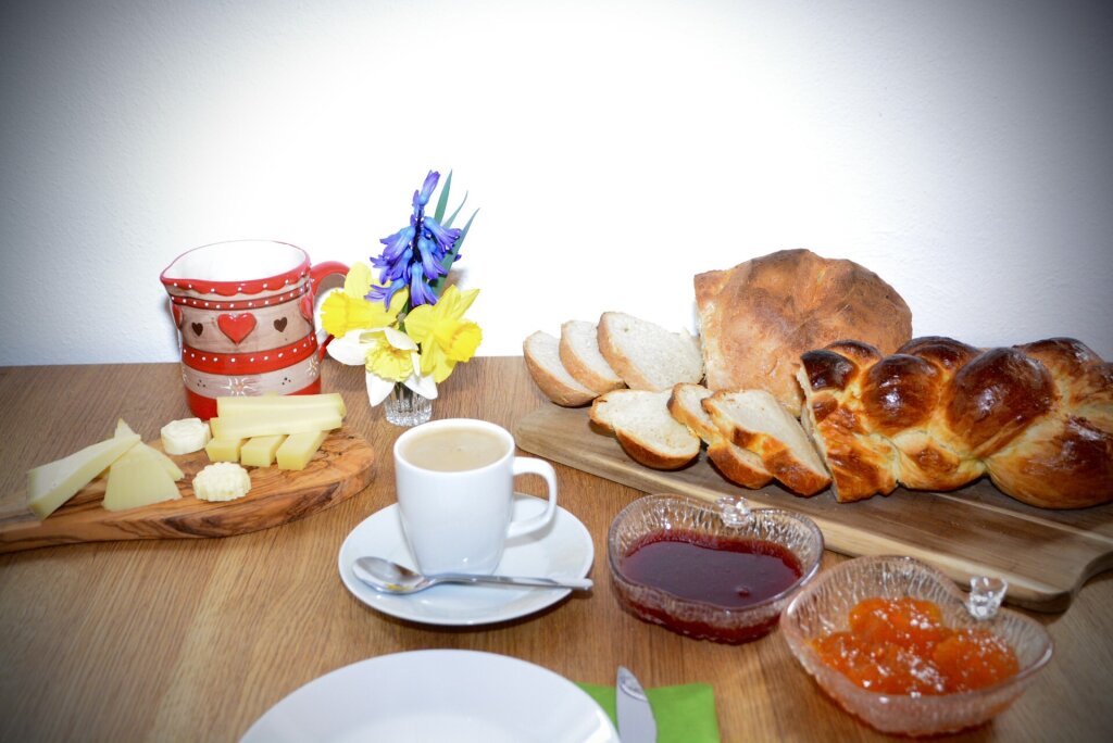 Petit déjeuner avec les produits de la ferme.